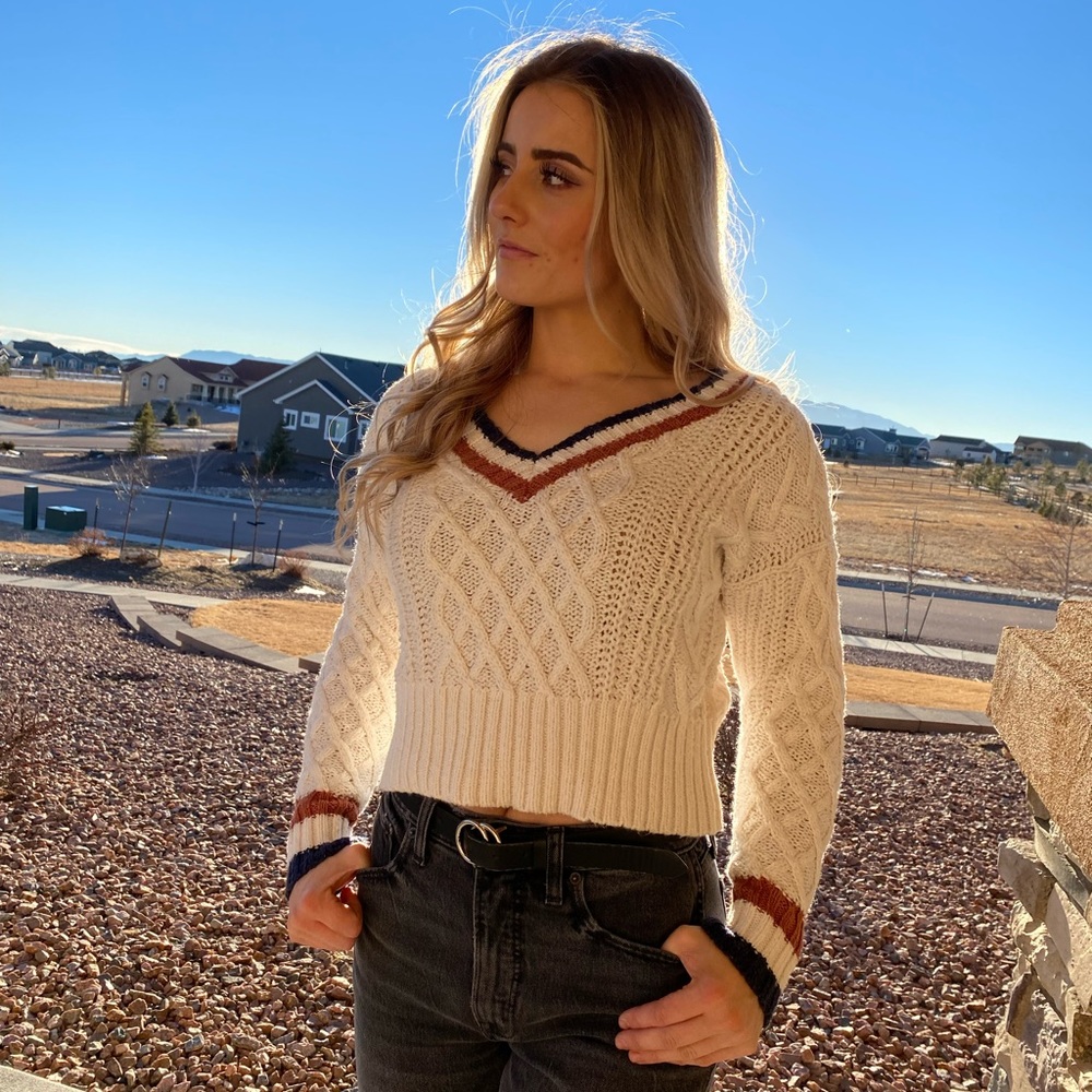 American Eagle Sweater